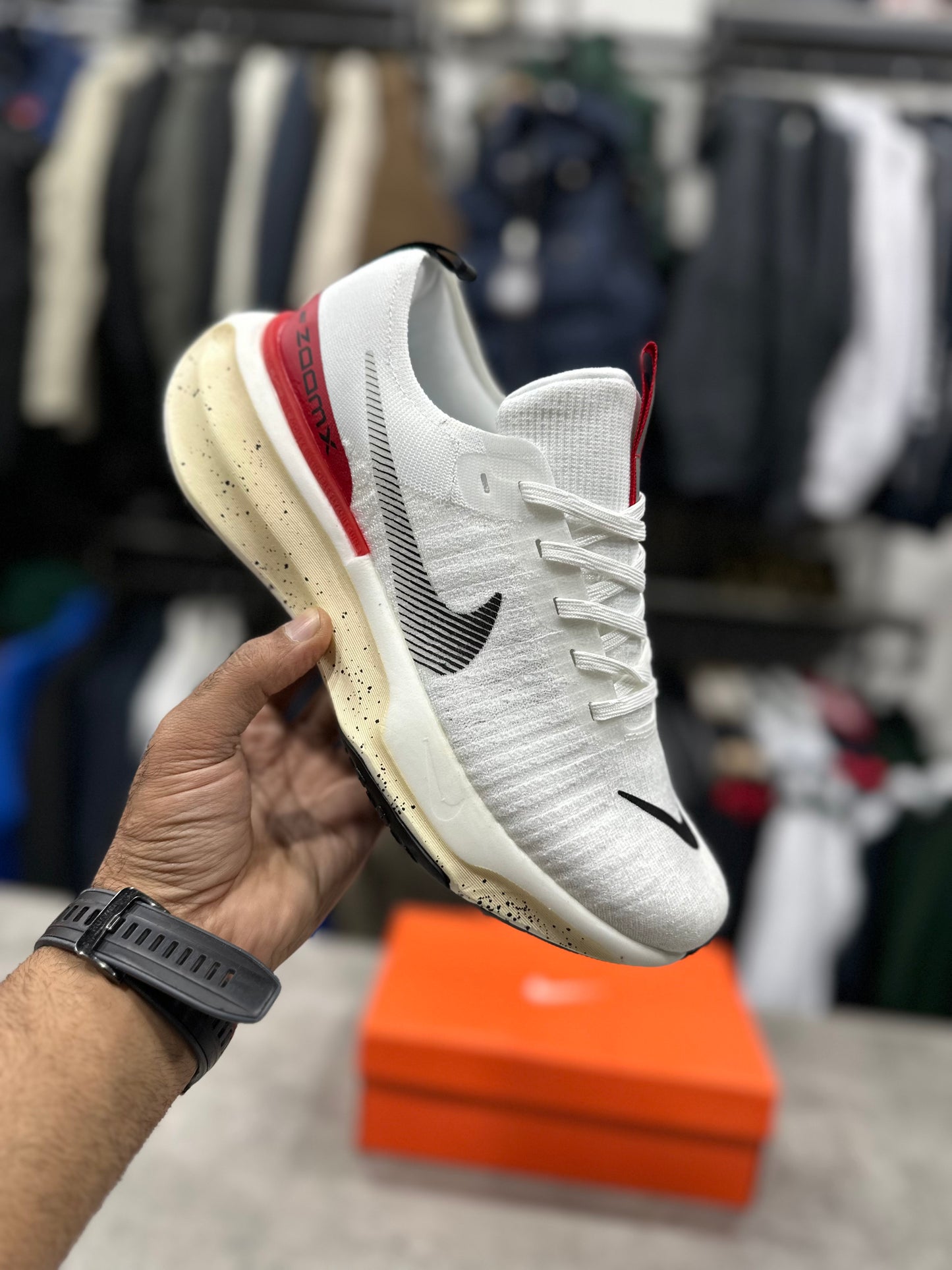 Invincible 3 White/Obsidian