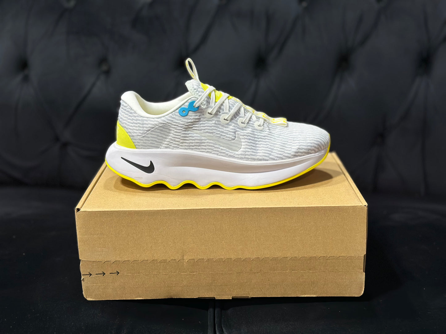 Motiva White/Opti Yellow