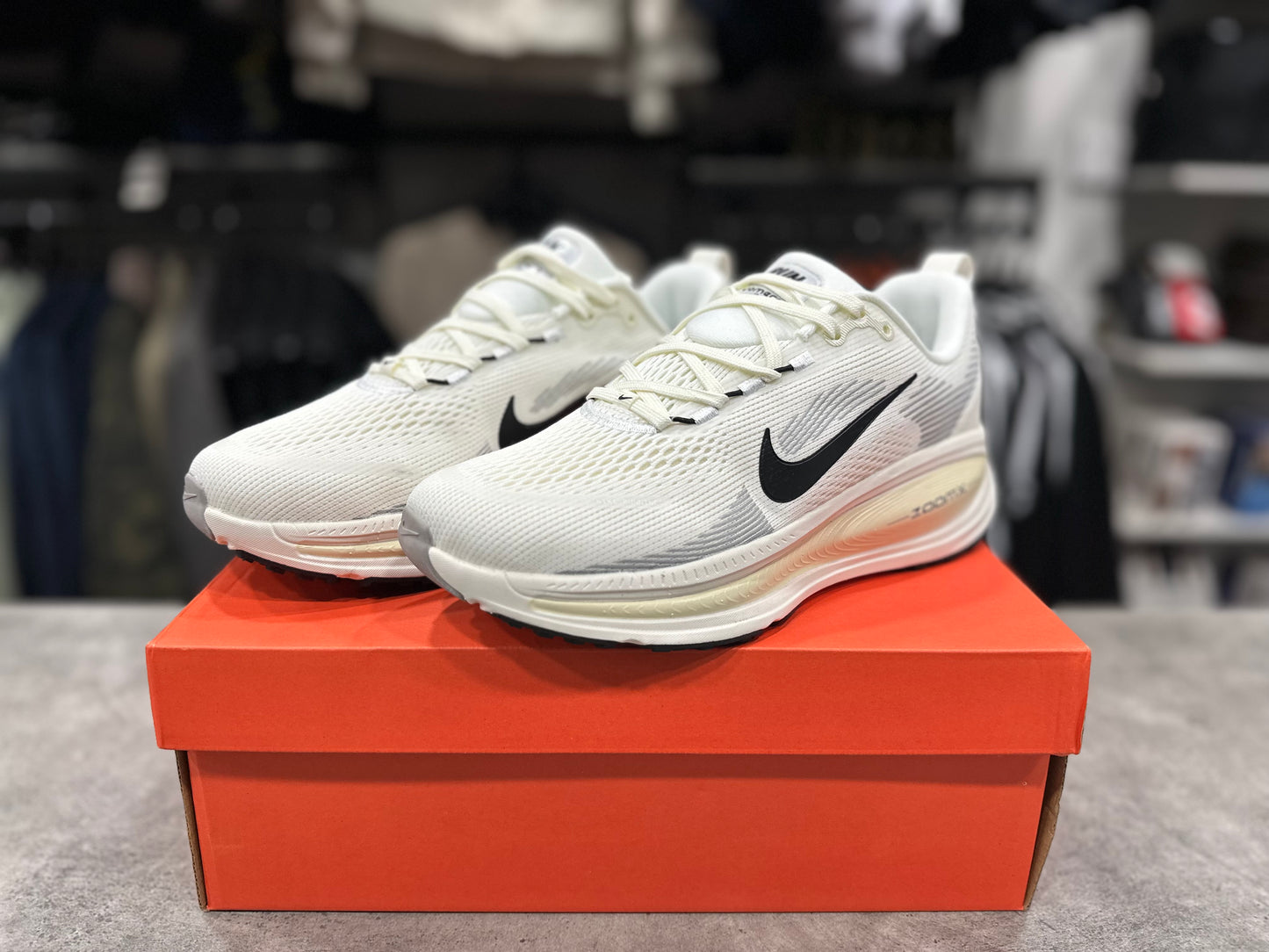 Vomero 18 Summit White