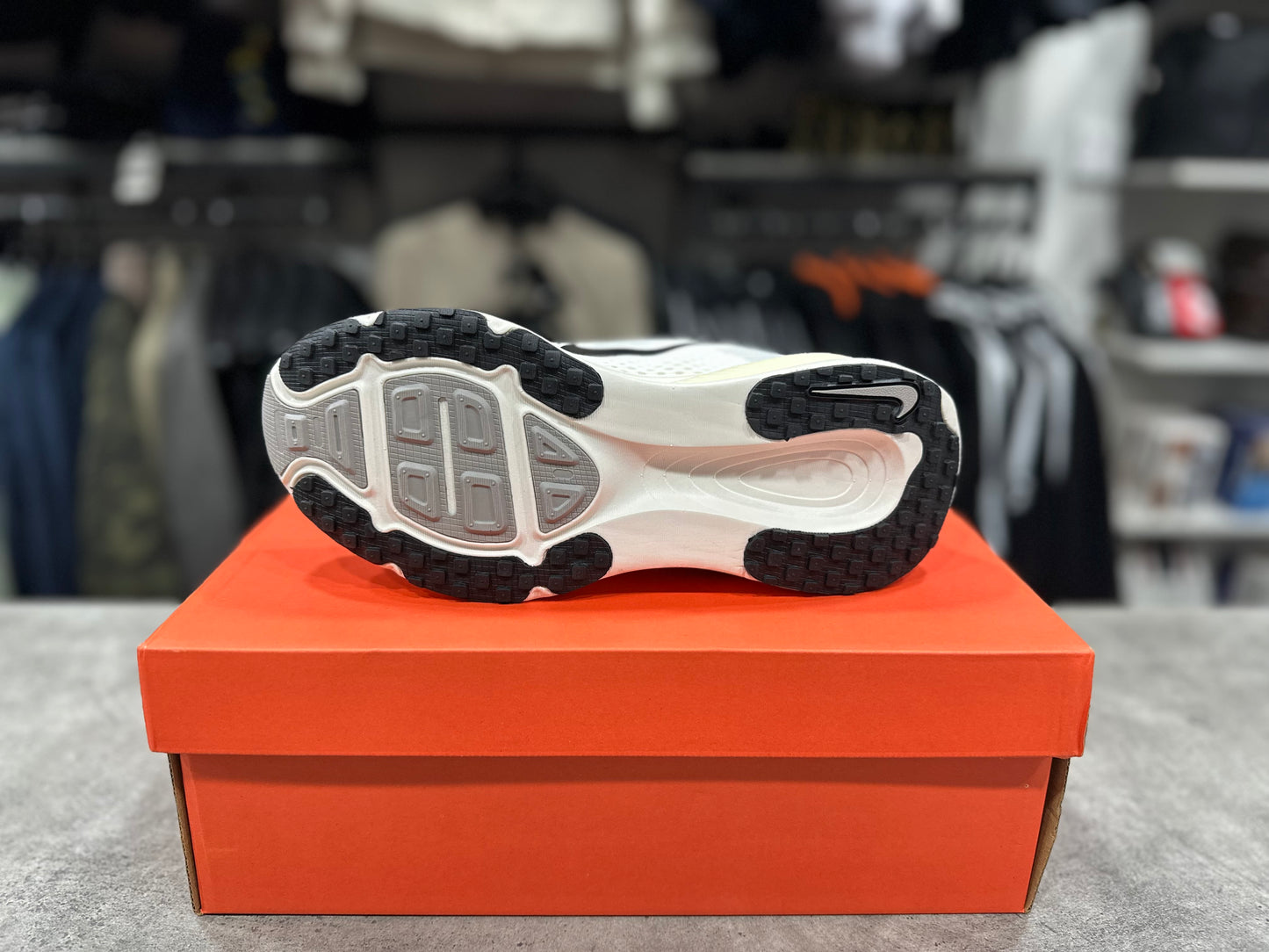 Vomero 18 Summit White