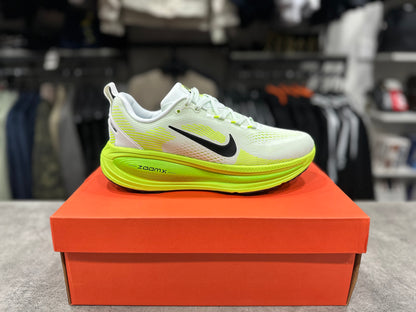 Vomero 18 White/Green Volt