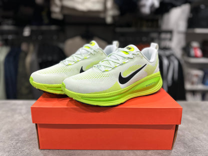 Vomero 18 White/Green Volt