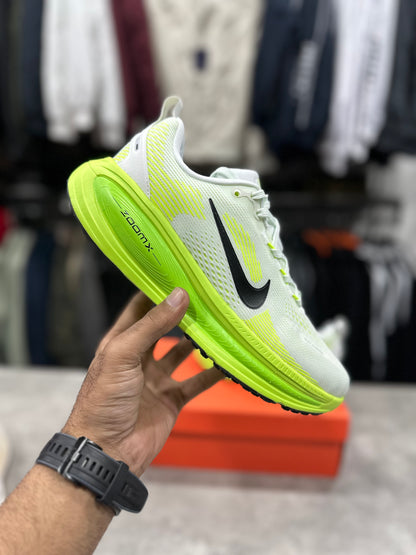 Vomero 18 White/Green Volt