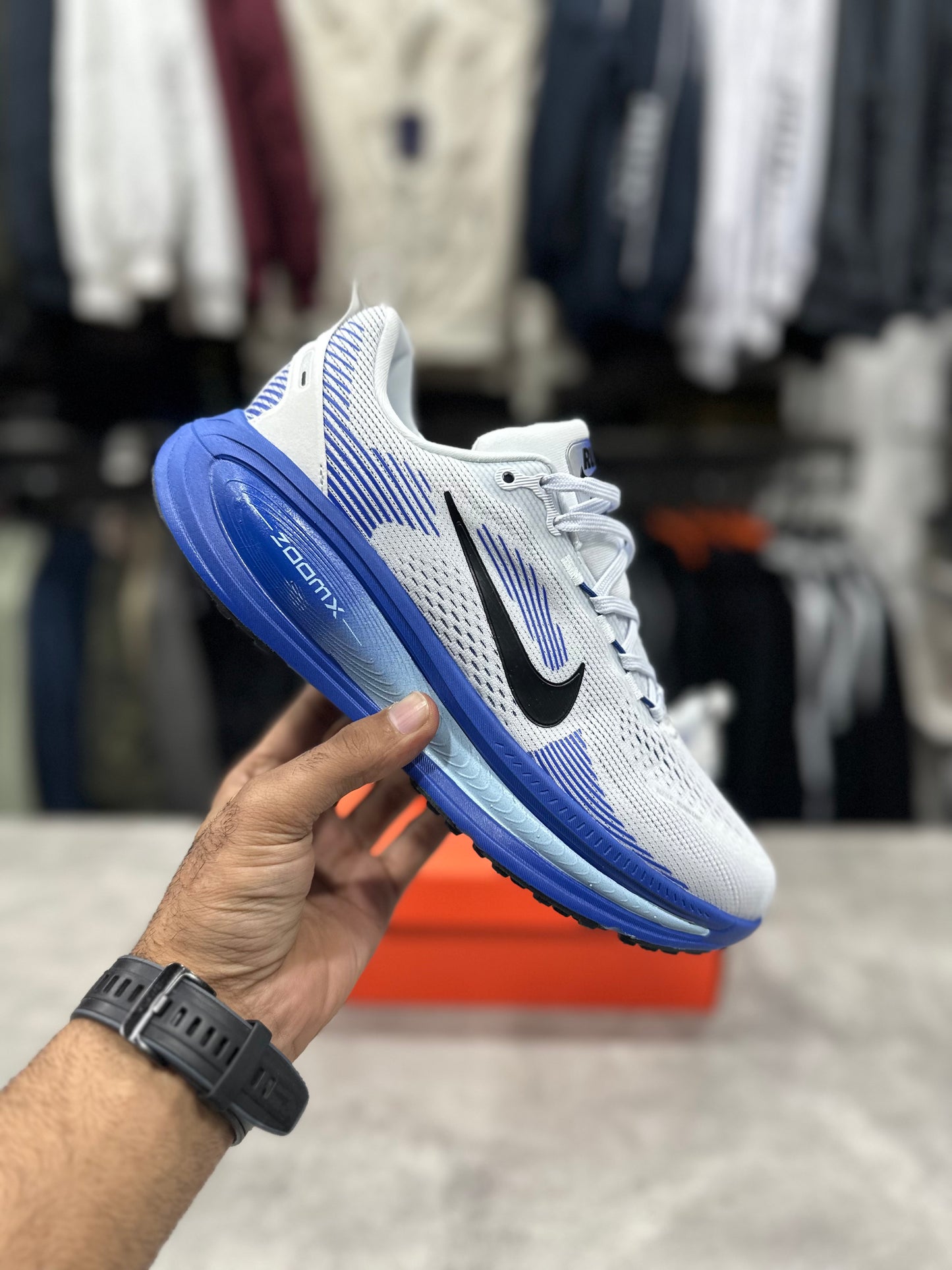 Vomero 18 White/Blue