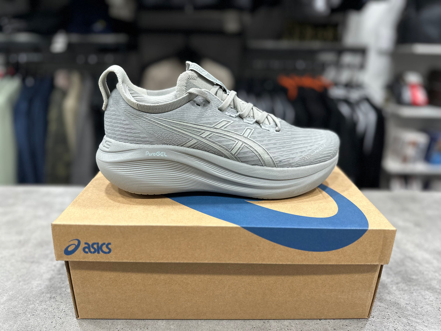 GEL-Nimbus 27 Grey/Cream