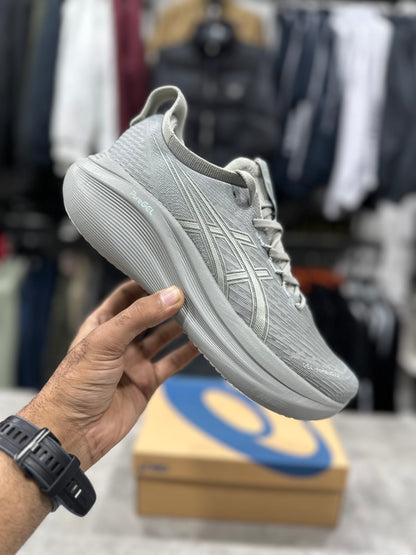 GEL-Nimbus 27 Grey/Cream
