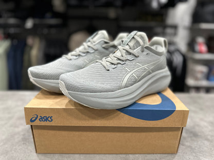 GEL-Nimbus 27 Grey/Cream