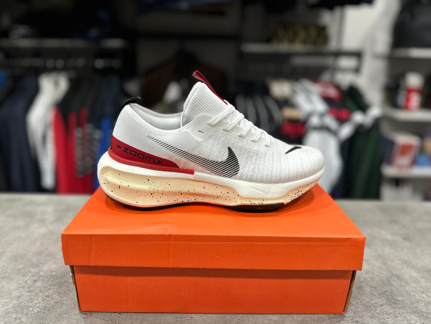 Invincible 3 White/Obsidian