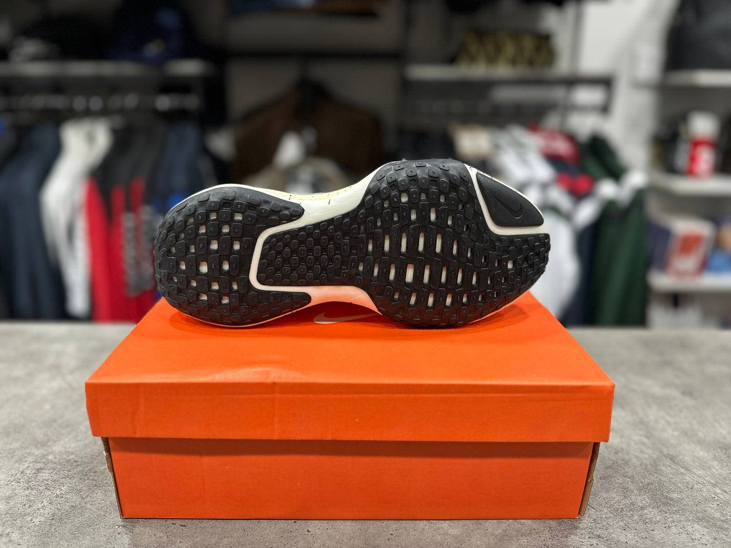 Invincible 3 White/Obsidian