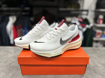 Invincible 3 White/Obsidian