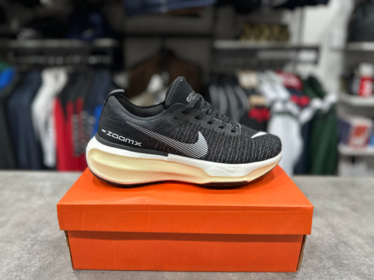 Invincible 3 Black/White