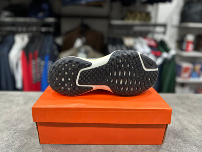 Invincible 3 Black/White